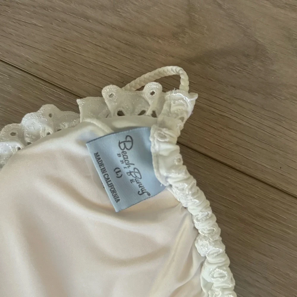 Beach Bunny All Eyes On Me White Eyelet Lace Bikini Set - Picture 4 of 9